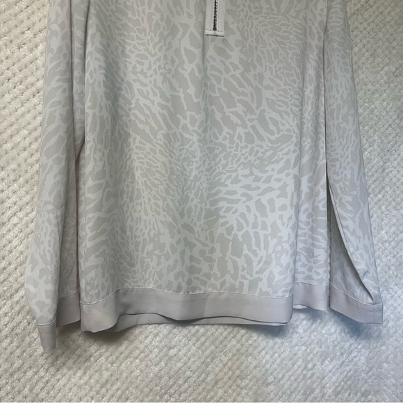 LOFT Womens Long Sleeve Blouse Round Neckline Animal Print Leightweight Sz MP - Picture 6 of 6